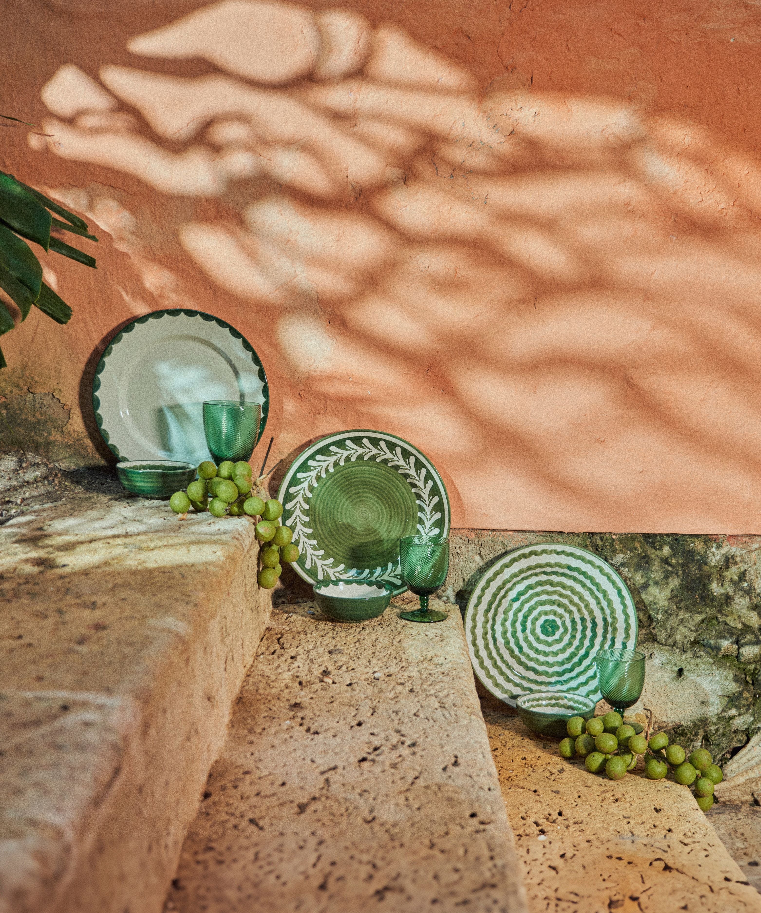 Dark Helecho Dinner Plate | Hand-Painted Ceramic, Fern Green