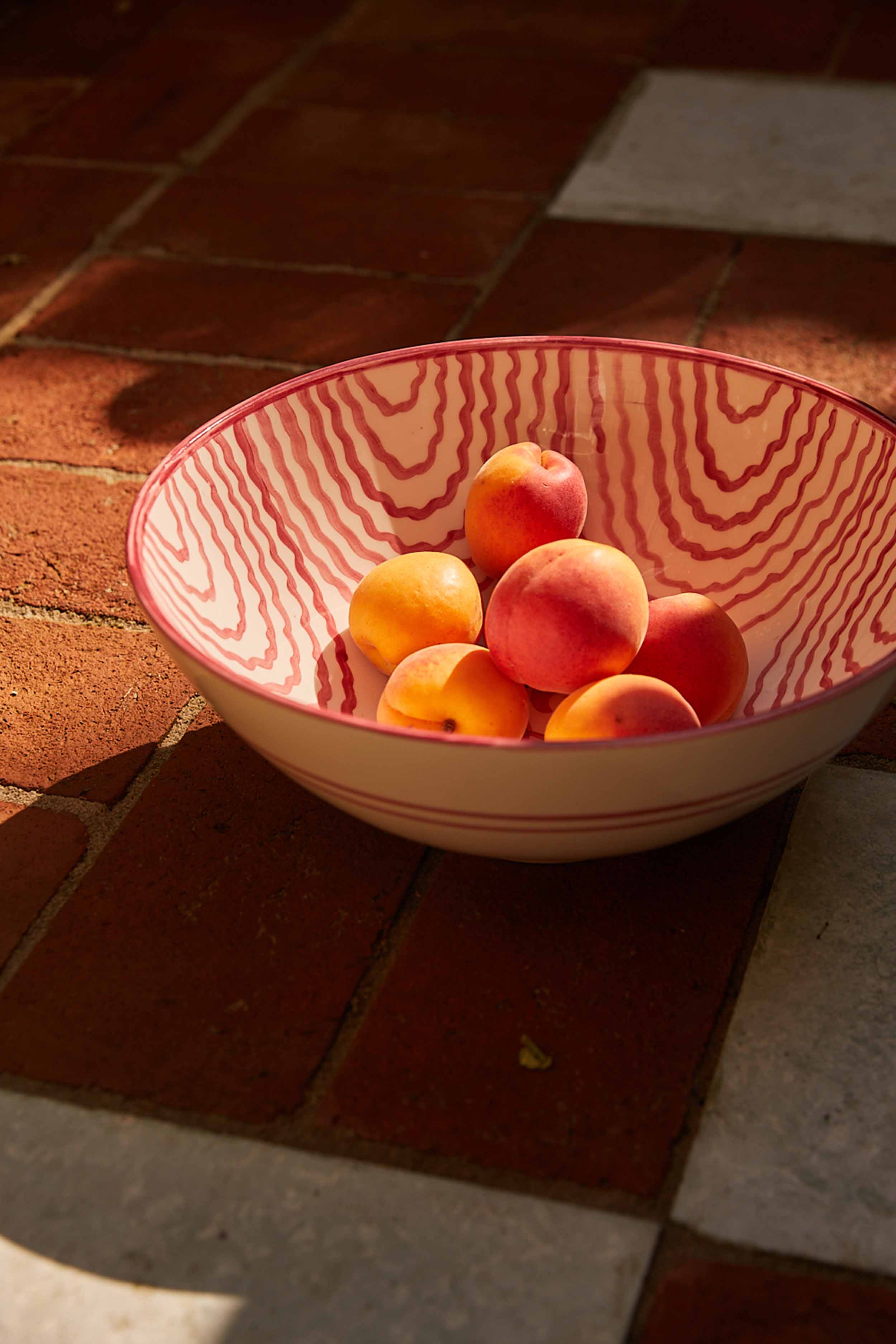 Flor Very Large Pink Serving Bowl