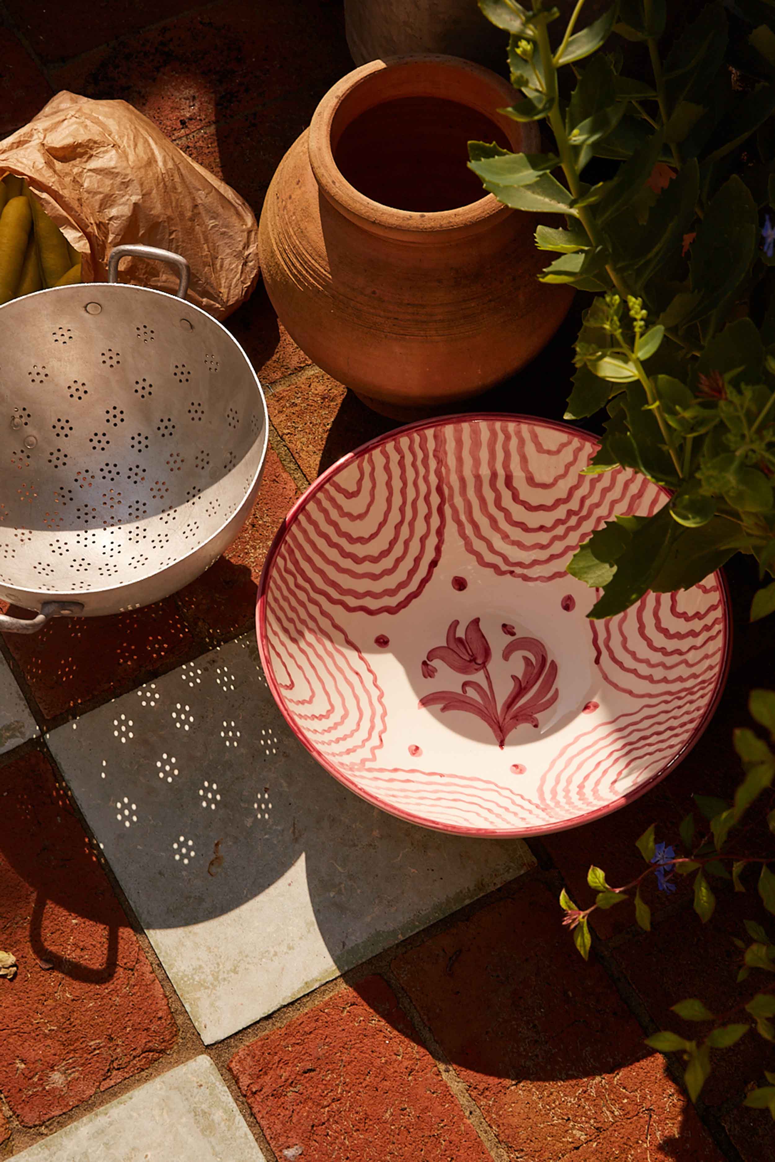 Flor Very Large Pink Serving Bowl
