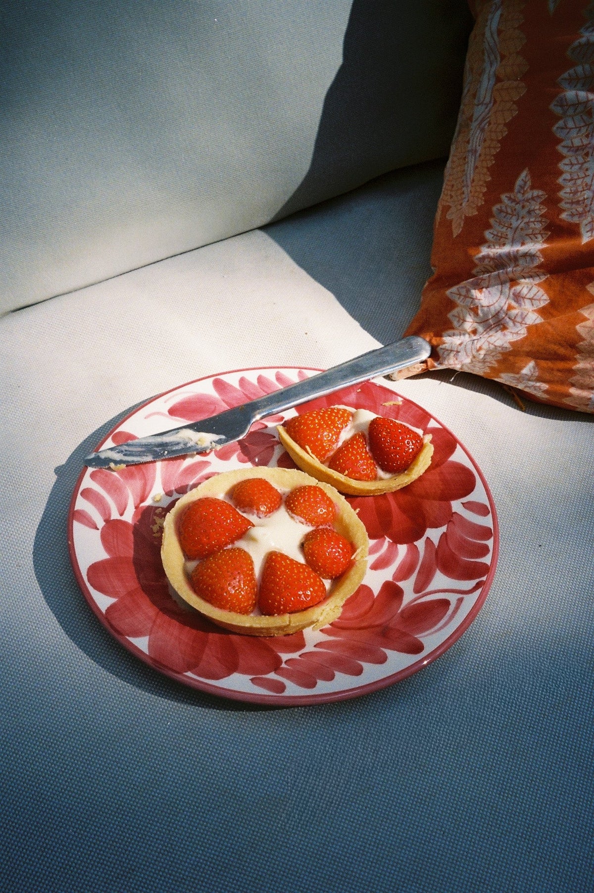 Florita Dessert Plate, Grenadine