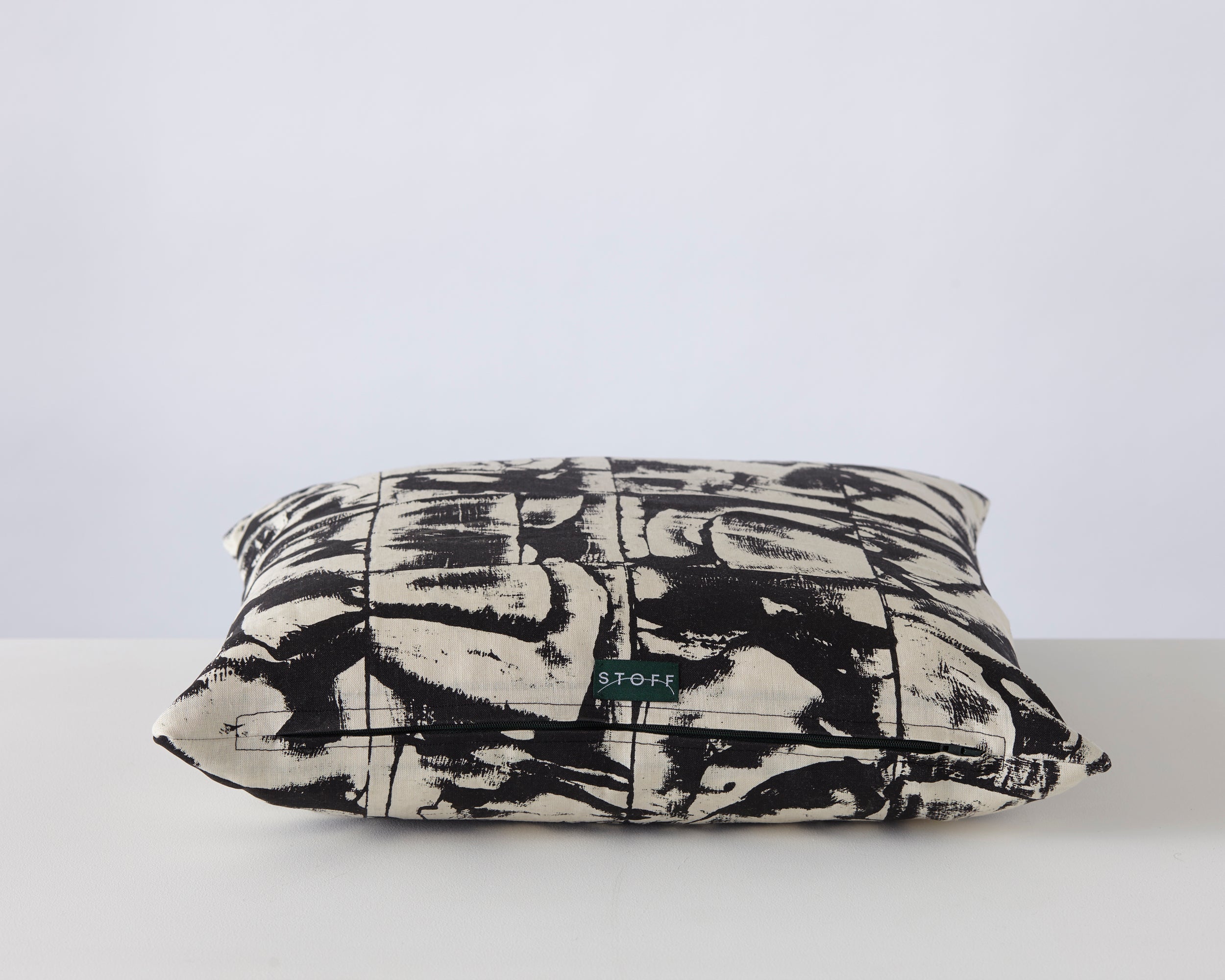 Bloc Cushion | Mono