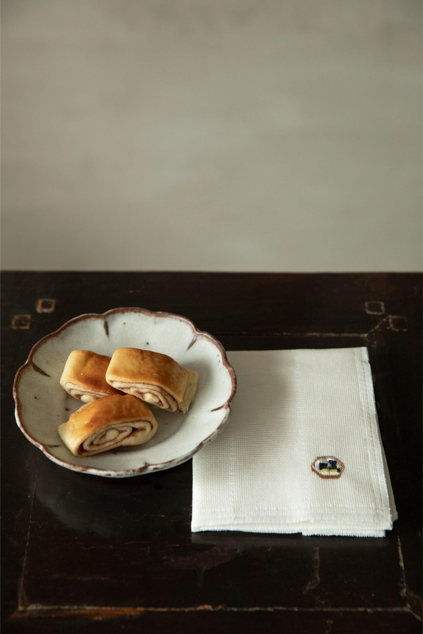Touki Flower Rim plate