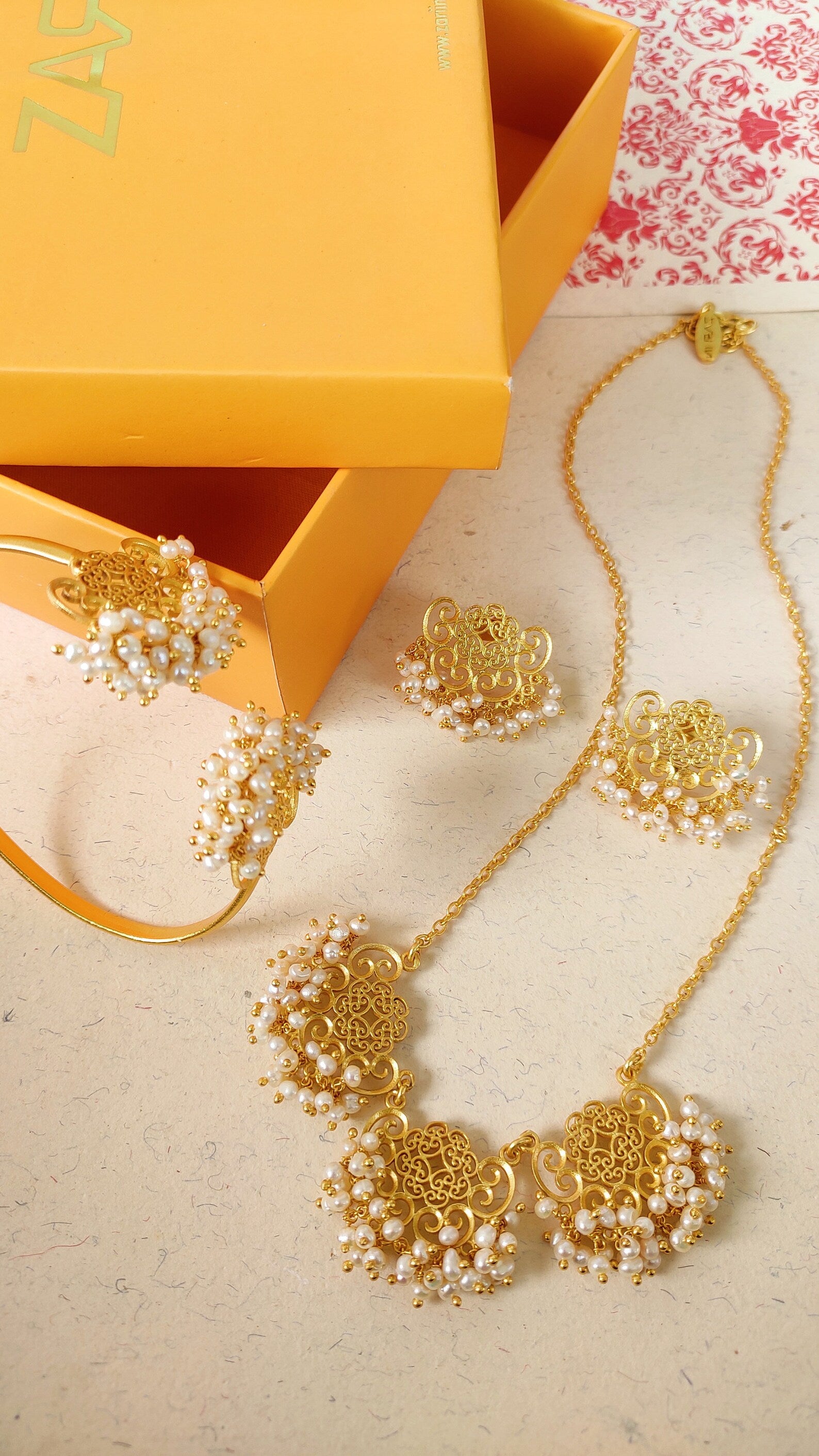 Small gold filigree stud earrings