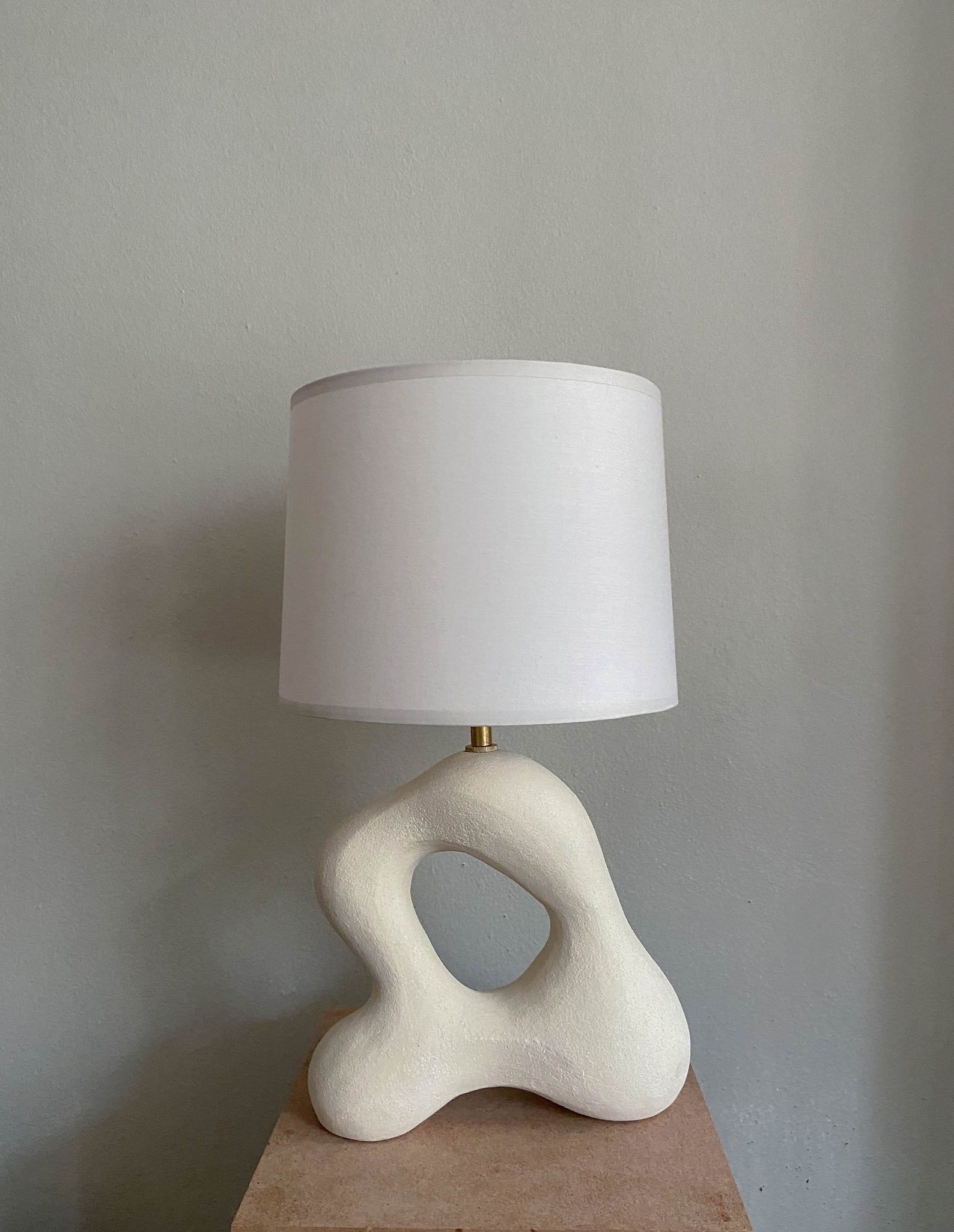 Absart Sculptural Ceramic Table Lamp for Home Decor