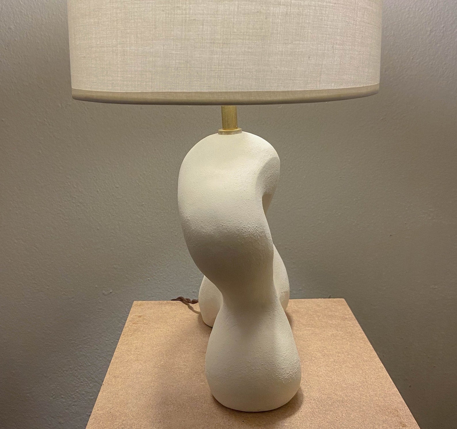 Absart Sculptural Ceramic Table Lamp for Home Decor