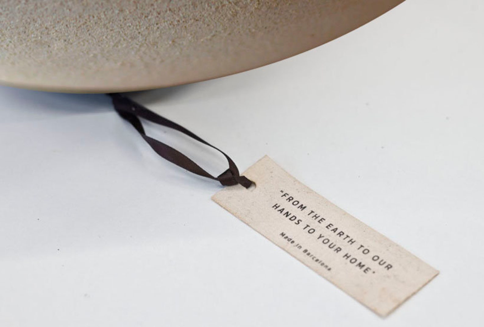 Minimalist ceramic centrepiece for living room