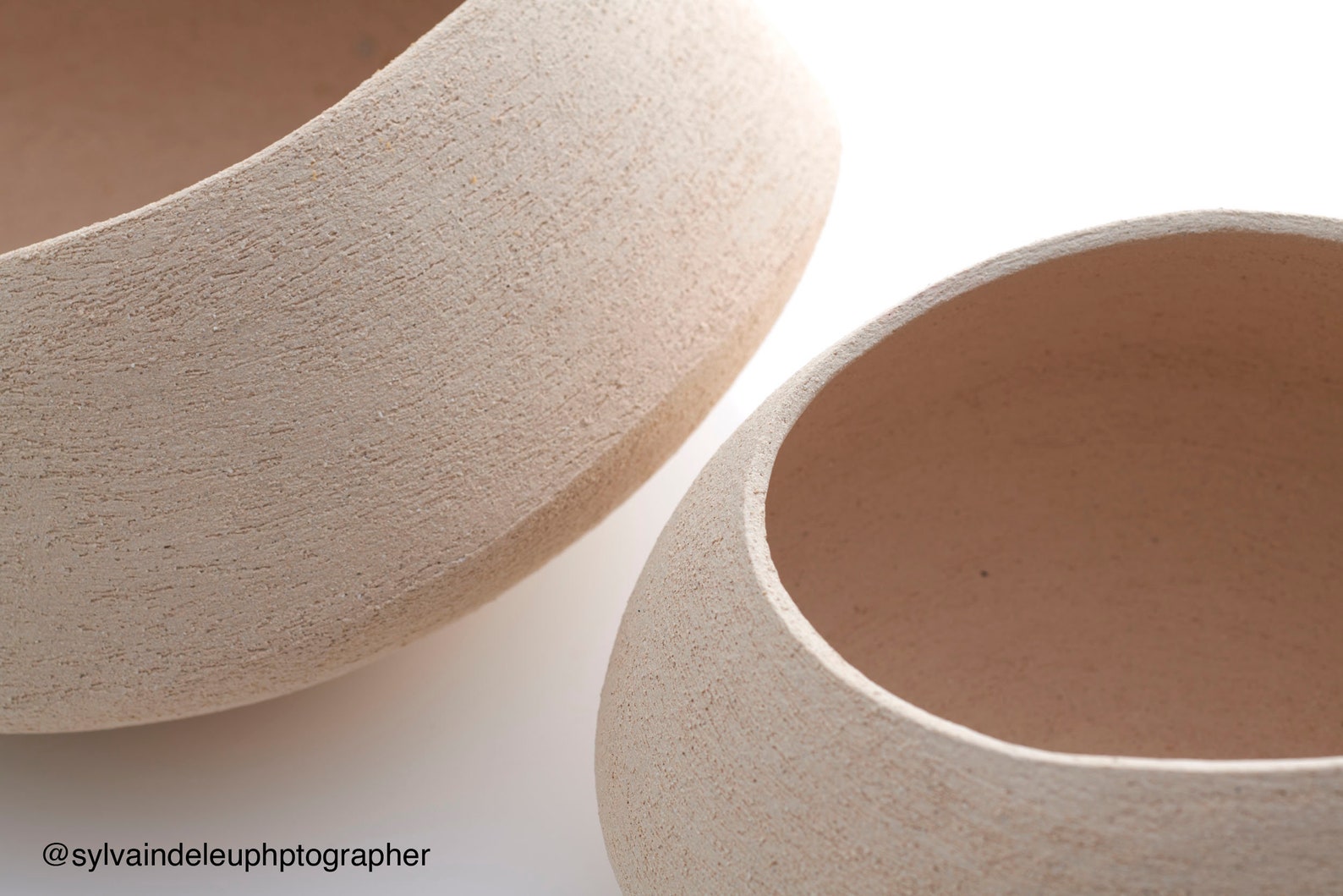 Minimalist ceramic centrepiece for living room