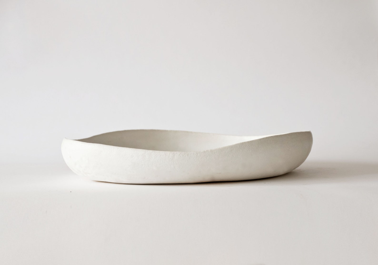 White minimalist Japanese vase - Zen style