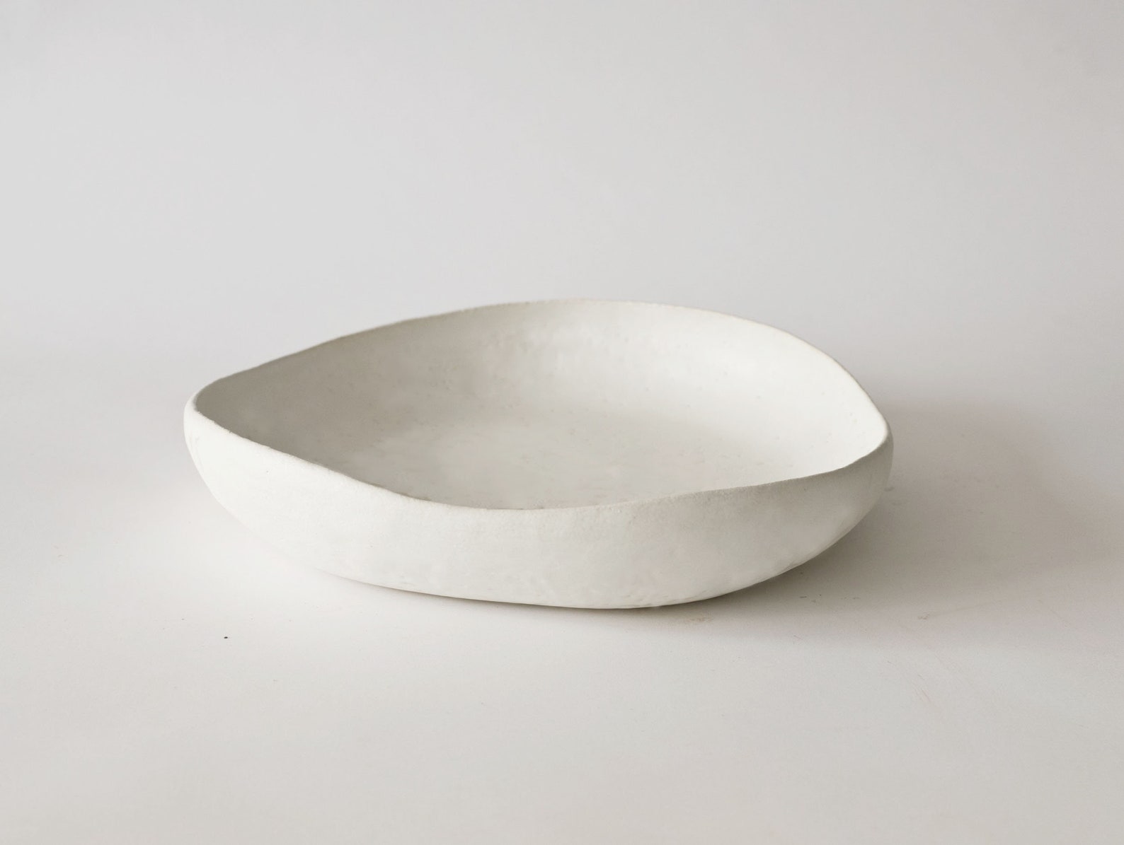 White minimalist Japanese vase - Zen style