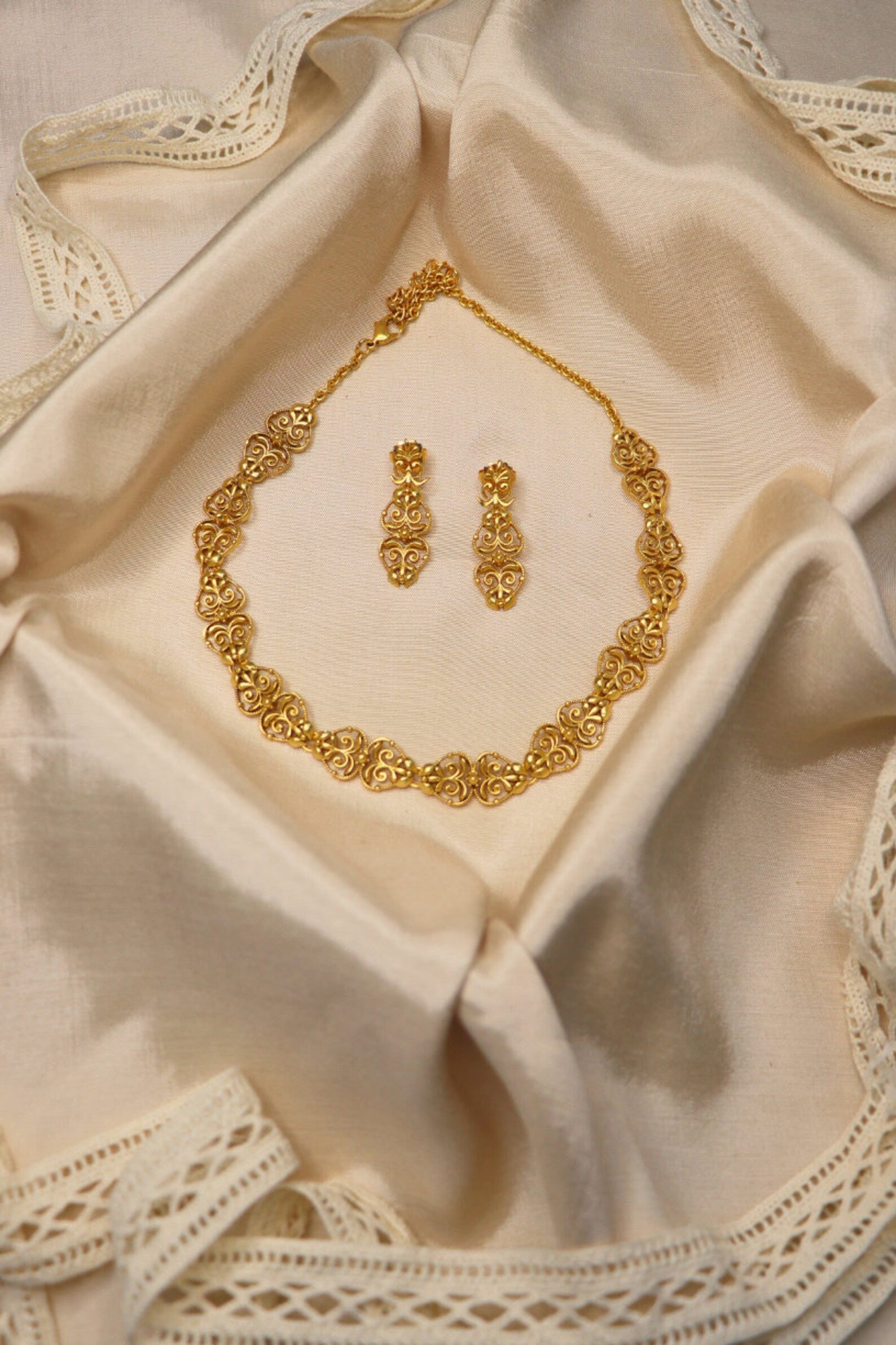 Gold choker necklace for destination wedding
