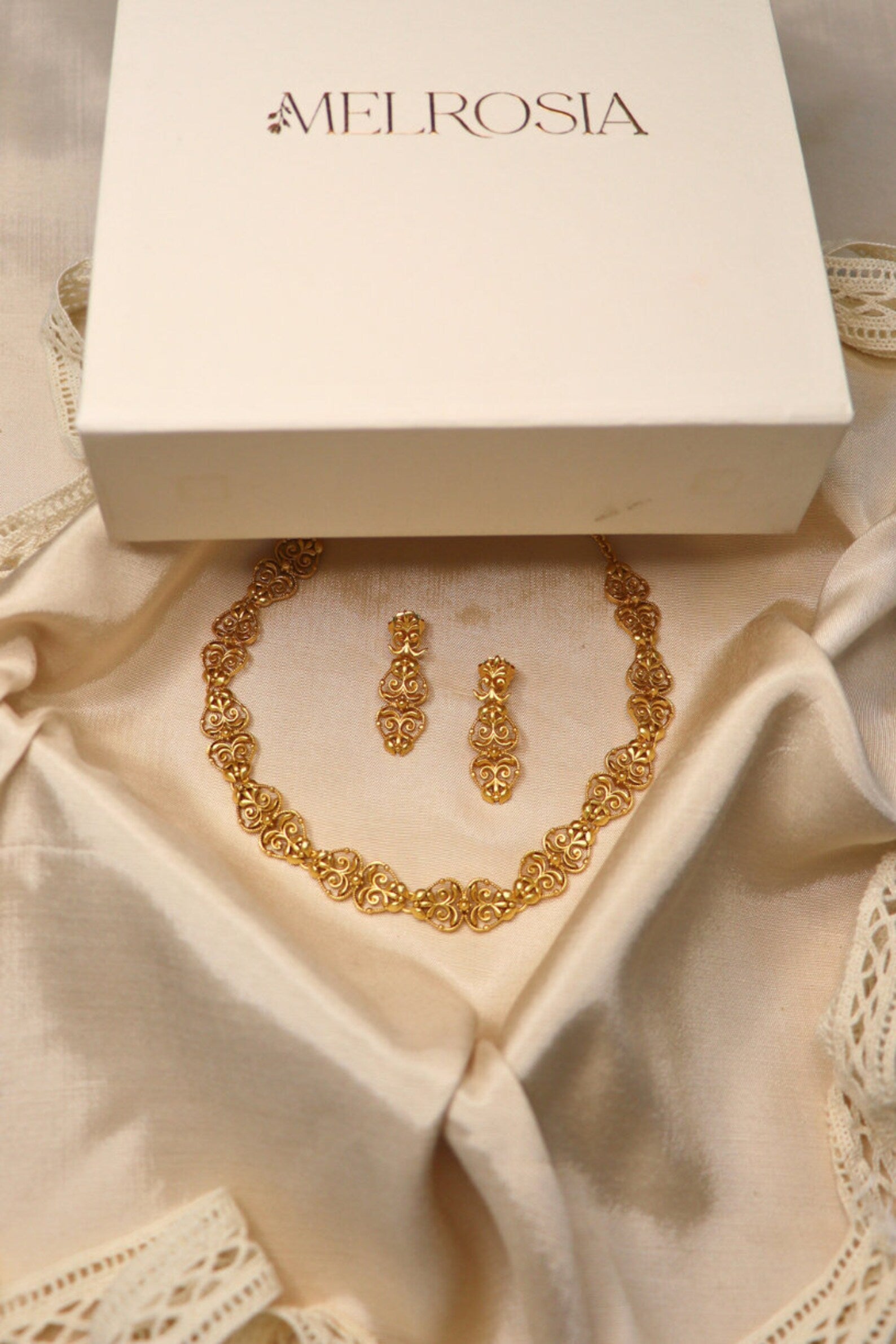 Gold choker necklace for destination wedding