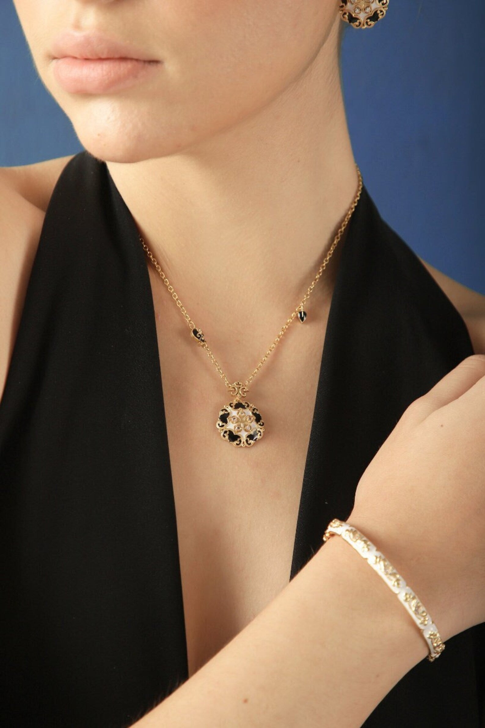 Round Pendant Necklace- Victorian Pendant