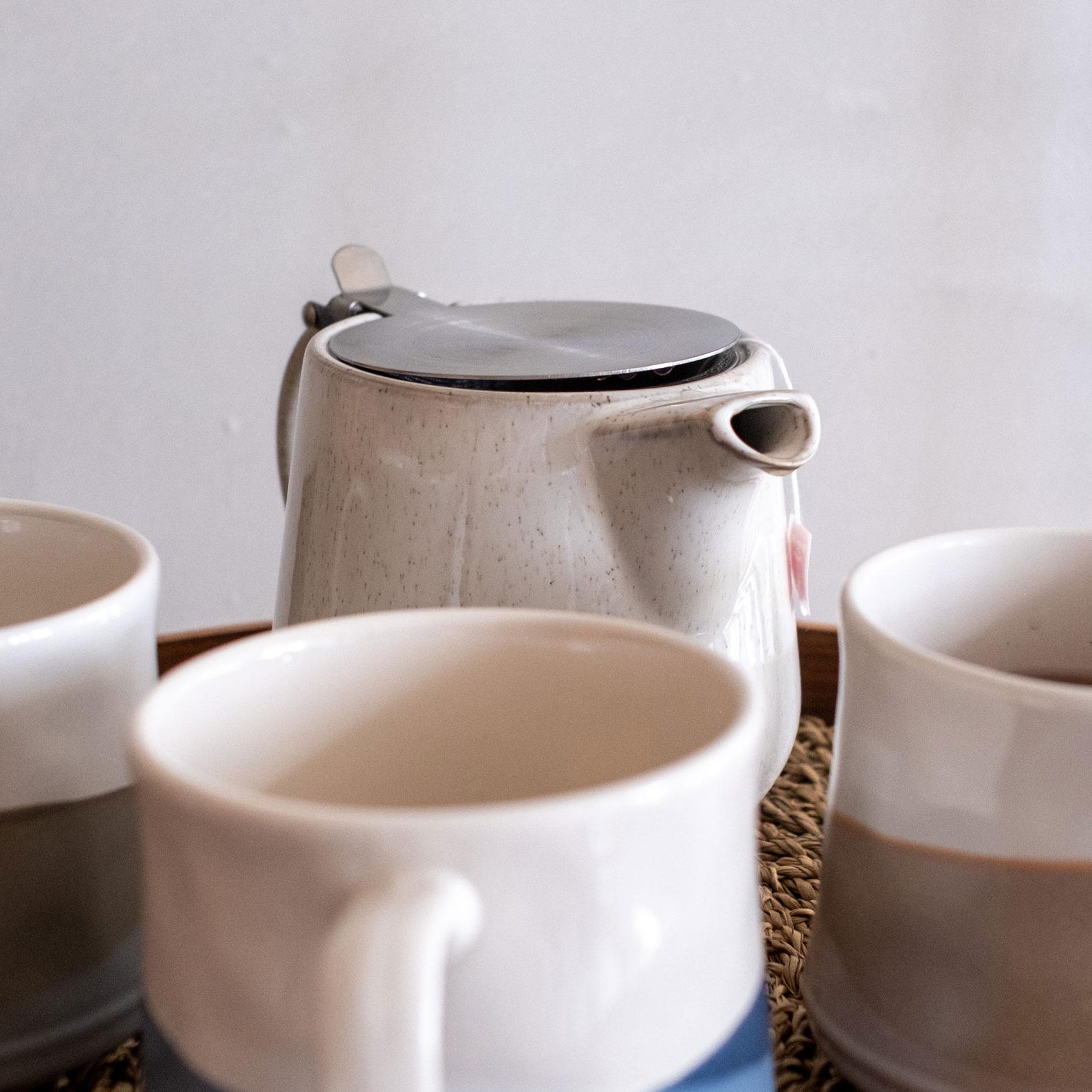 Bergen Cream Reactive Glaze Infuser Teapot – 1L Ceramic Teapot with Stainless Steel Lid