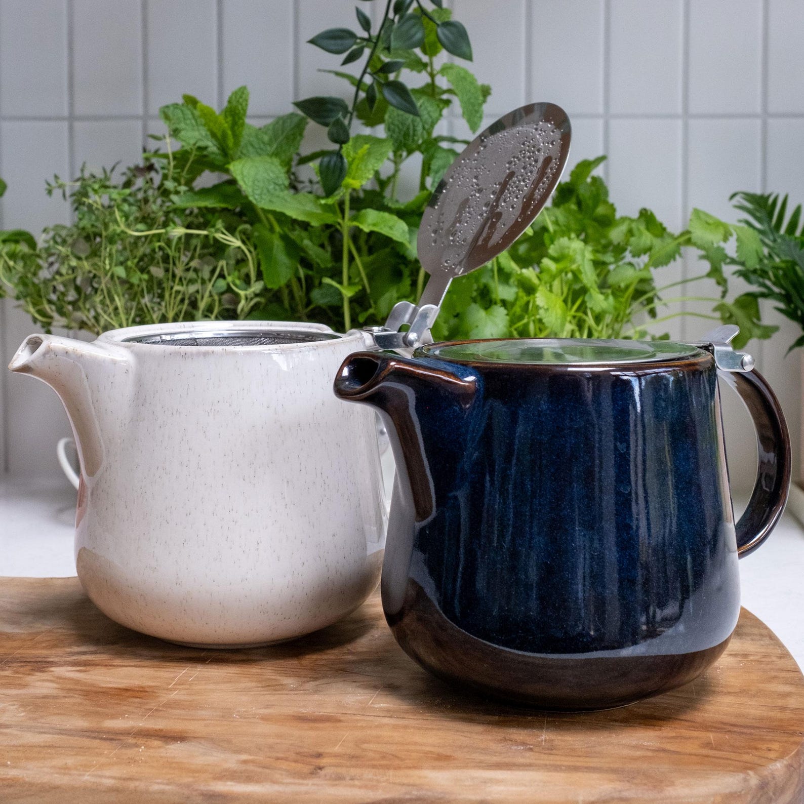 Bergen Blue Reactive Glaze Infuser Teapot – 1L Ceramic Teapot with Stainless Steel Lid