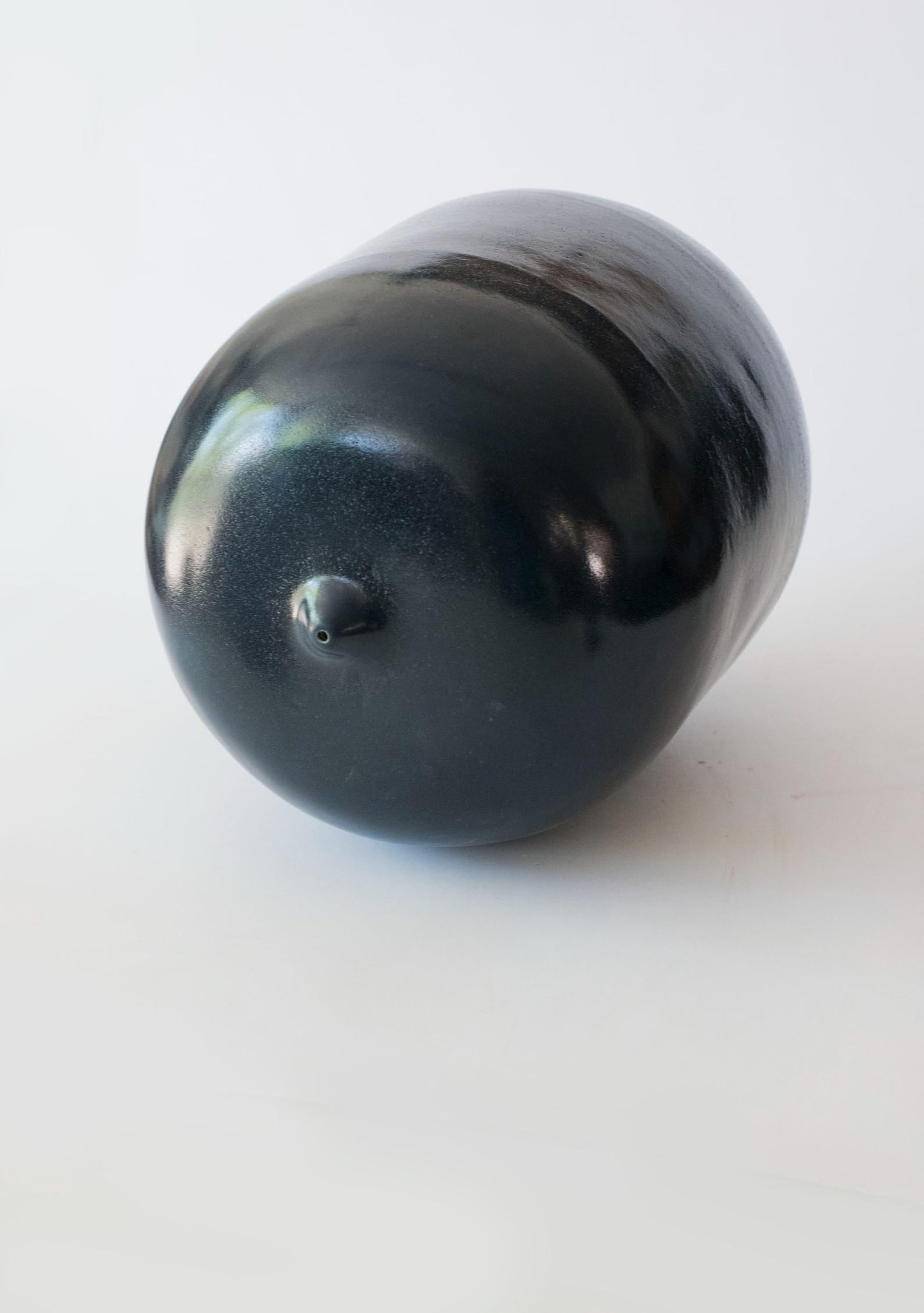 Modern shiny black ceramic vase - modern Japanese style