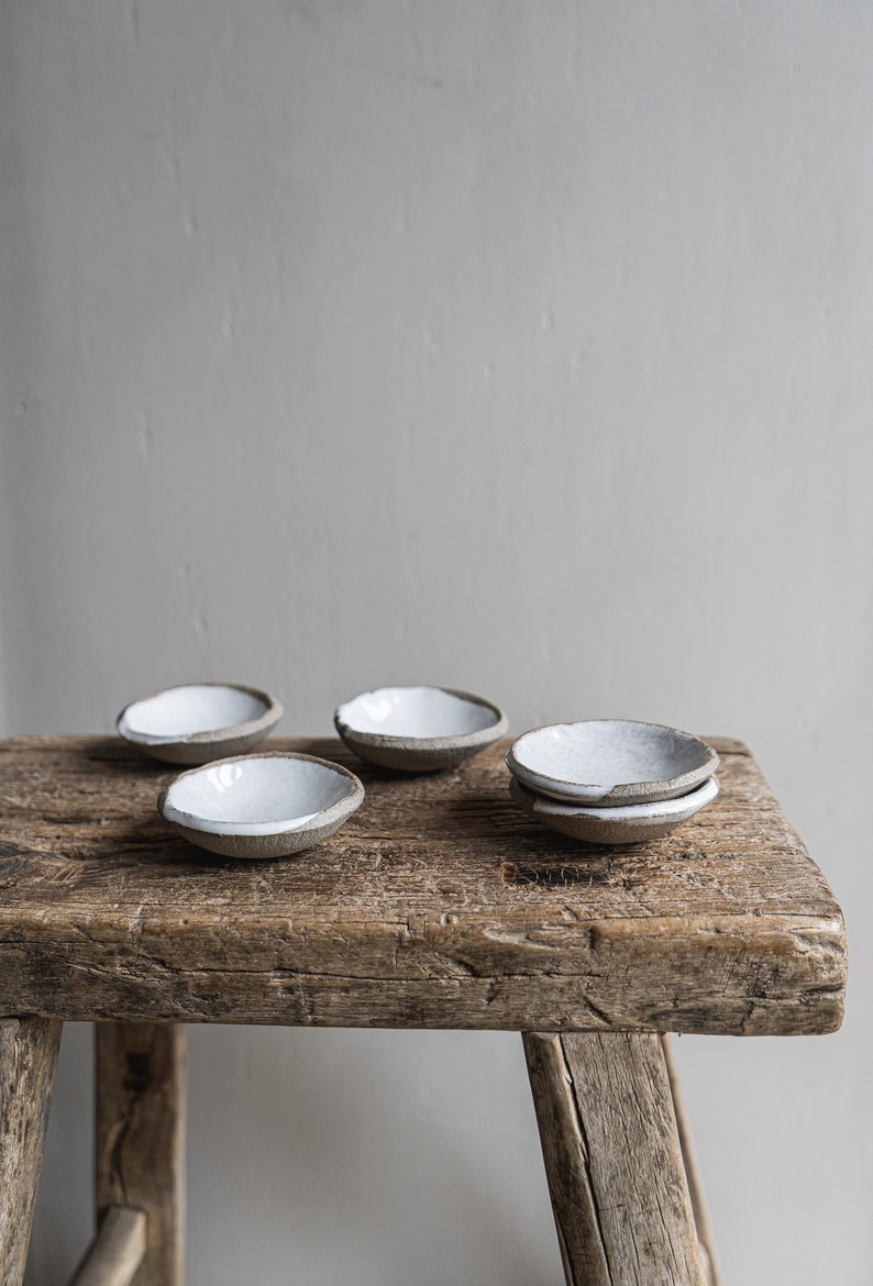 Aires Glossy White Pinch Bowl