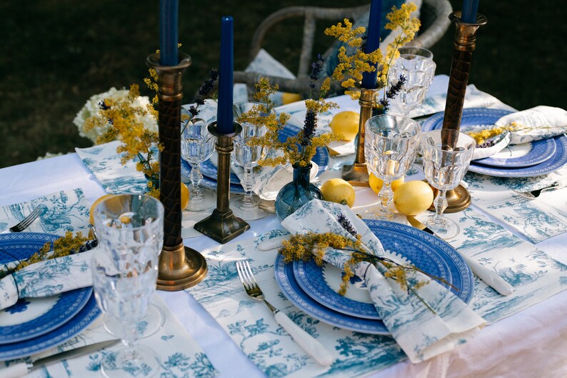 Toile de Jouy linen placemats (6 Placemats)