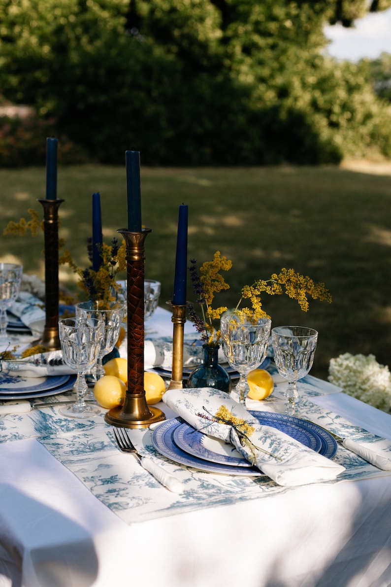 Toile de Jouy linen placemats (6 Placemats)