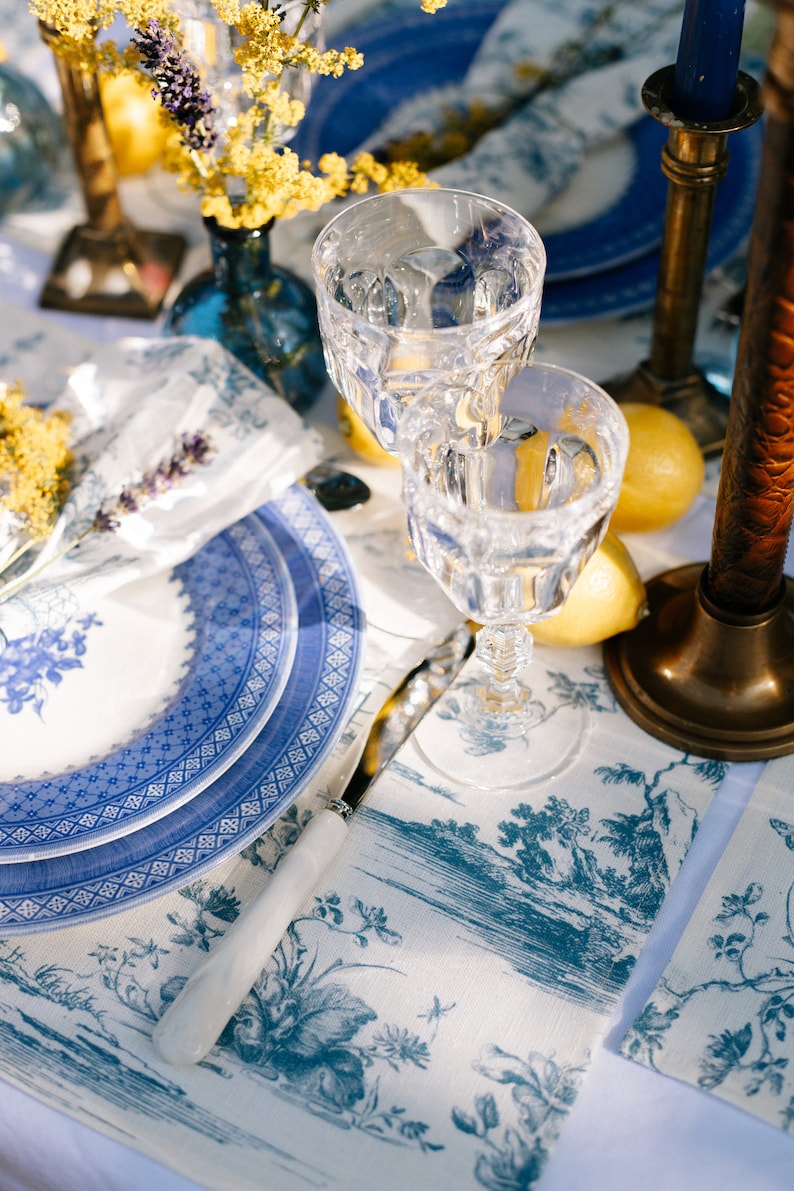 Toile de Jouy linen placemats (6 Placemats)
