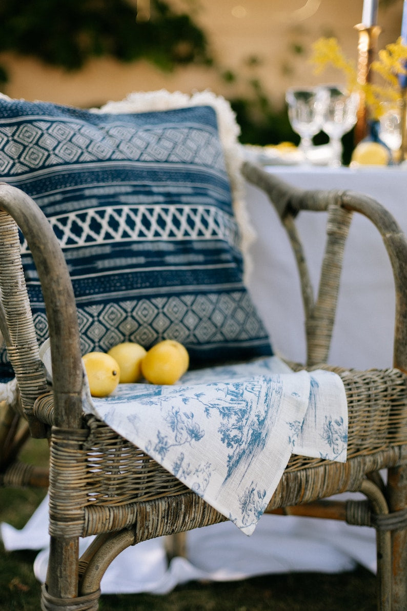 Toile de Jouy linen placemats (6 Placemats)