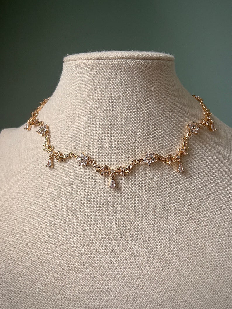 Gold teardrop white flower jewelry set