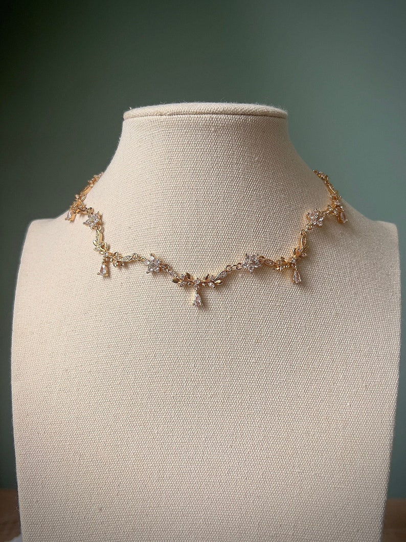 Gold teardrop white flower jewelry set