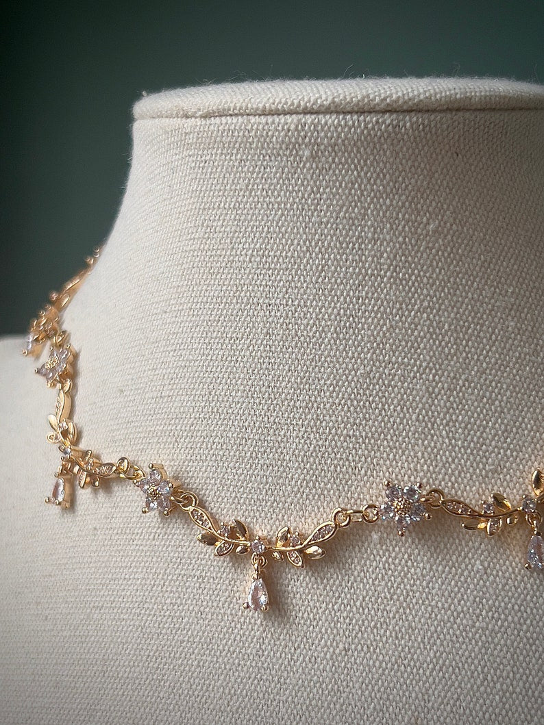Gold teardrop white flower jewelry set
