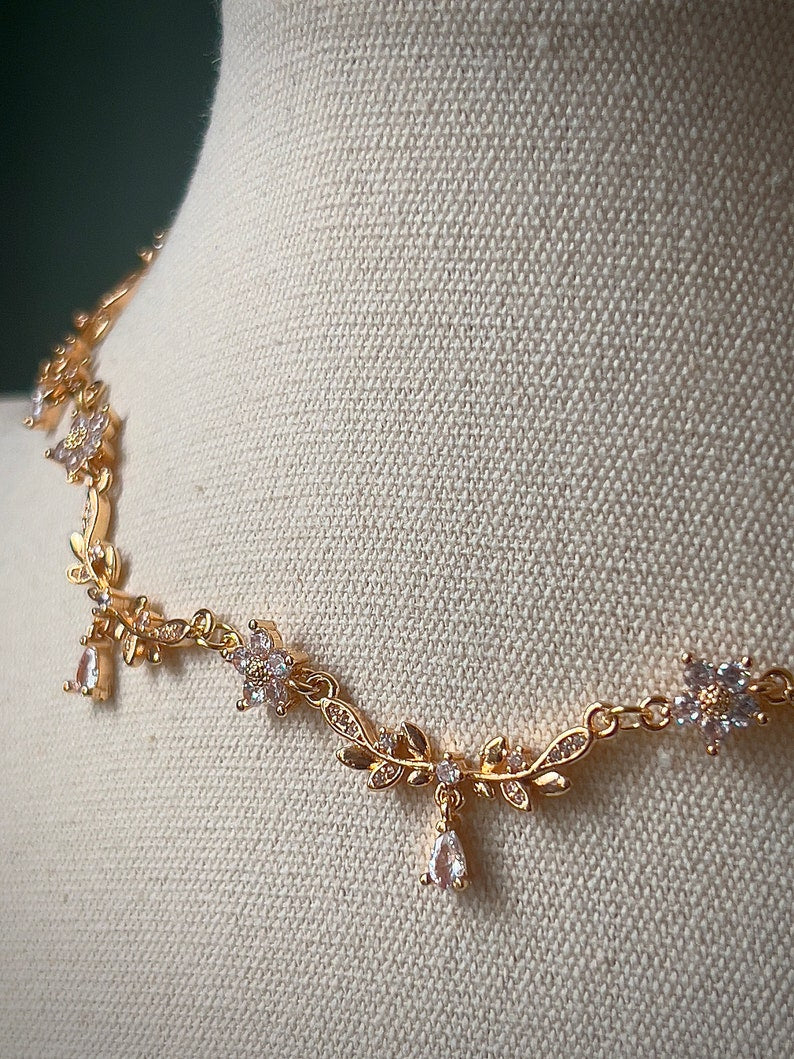 Gold teardrop white flower jewelry set