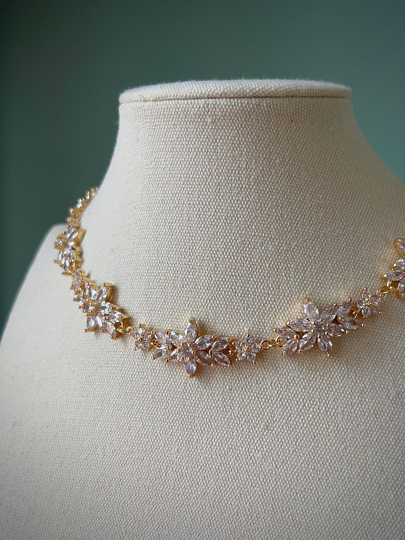 Regal bridal floral white choker necklace