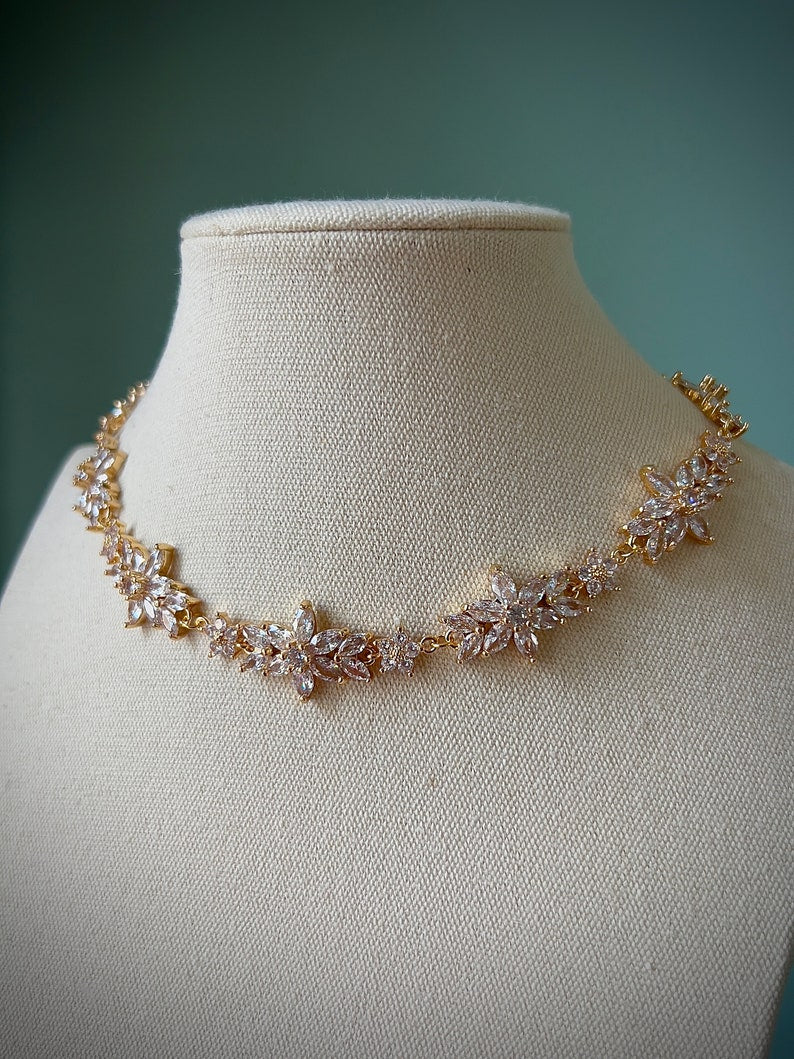 Regal bridal floral white choker necklace