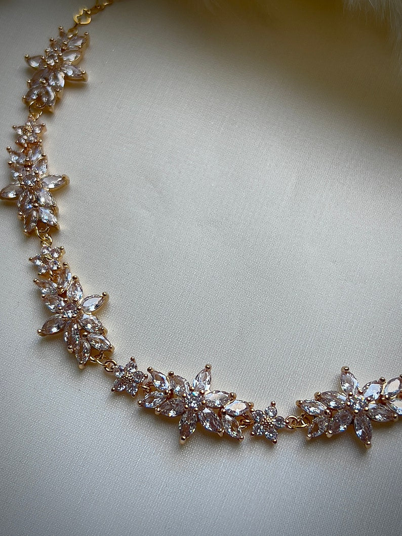 Regal bridal floral white choker necklace