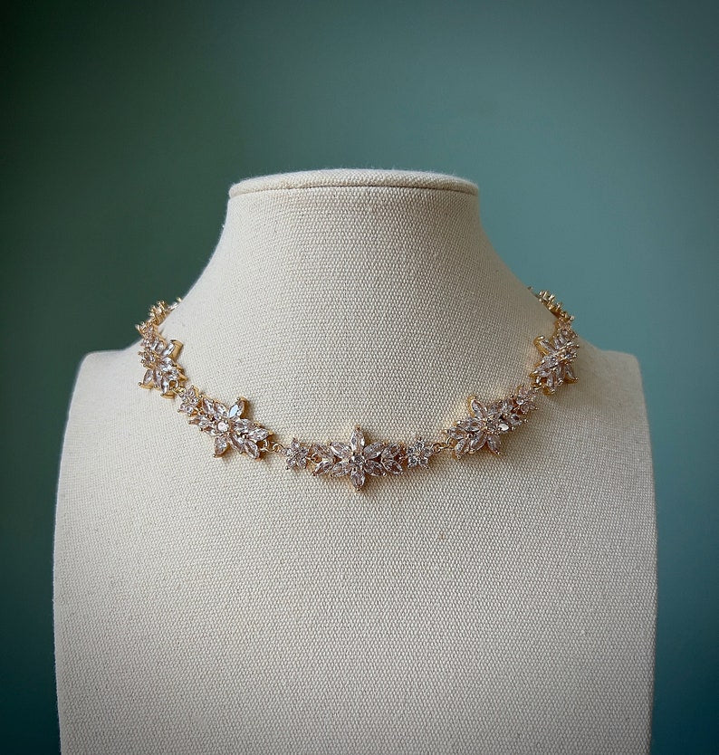Regal bridal floral white choker necklace