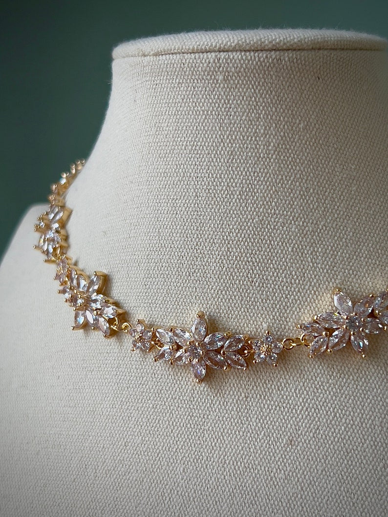 Regal bridal floral white choker necklace
