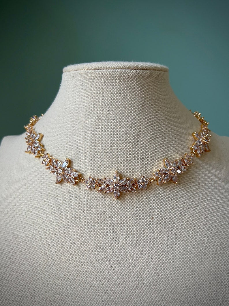 Regal bridal floral white choker necklace