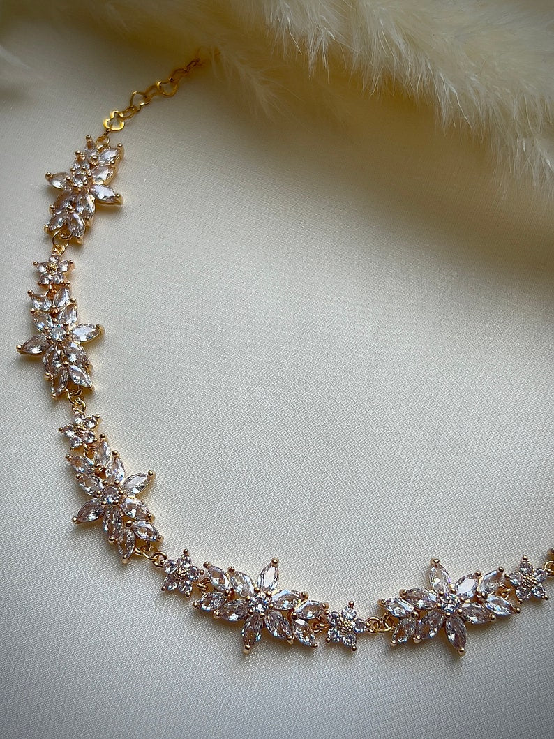 Regal bridal floral white choker necklace