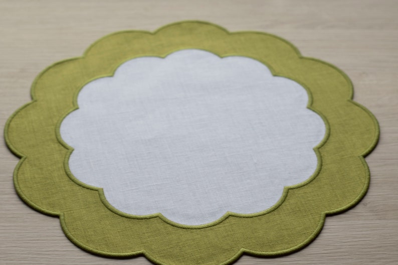 Bicolor Scalloped Placemats - 35cm Round Bicolor Design with 25cm Inner Diameter