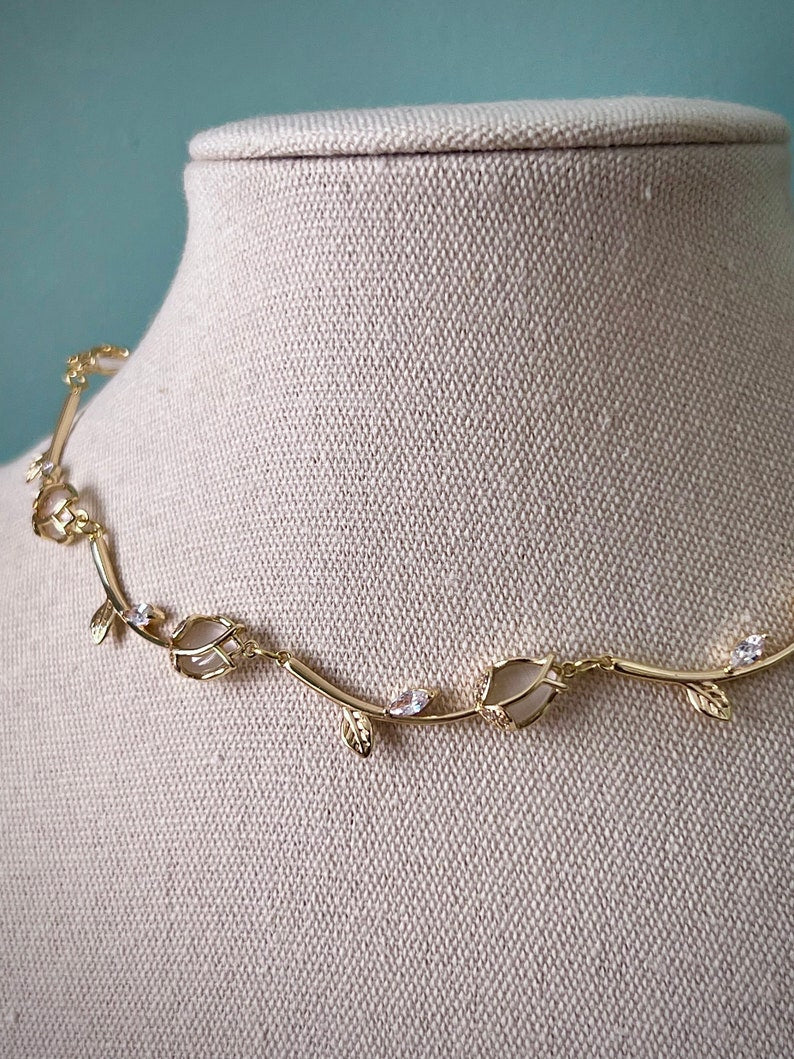 Delicate white leafy vine rose choker necklace