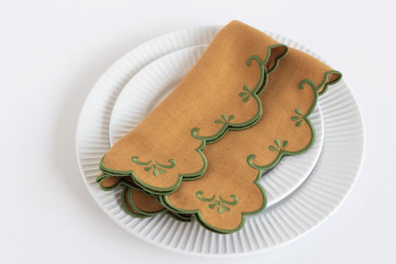 Embroidered Linen Napkins 16x16'' | Set of 6 Scalloped Edge Linen Napkins