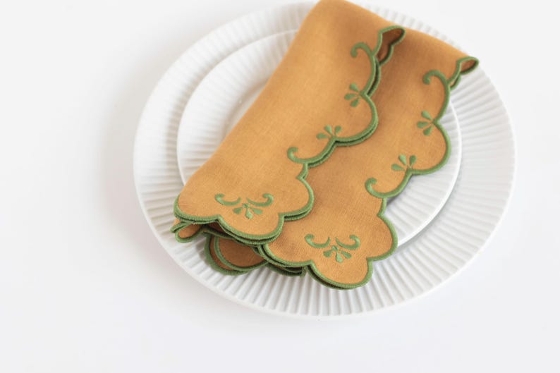 Embroidered Linen Napkins 16x16'' | Set of 6 Scalloped Edge Linen Napkins