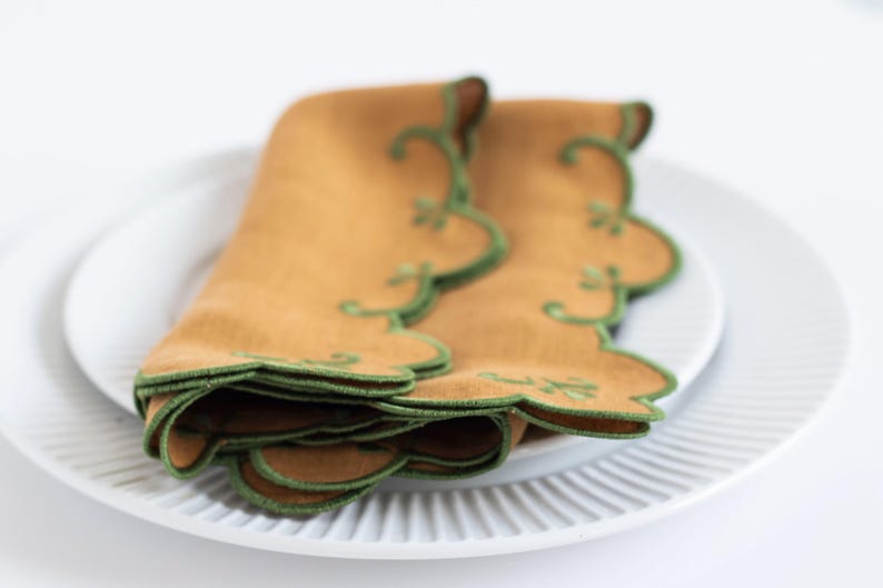 Embroidered Linen Napkins 16x16'' | Set of 6 Scalloped Edge Linen Napkins