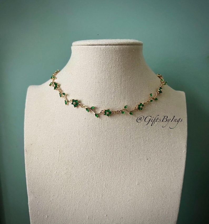 Delicate emerald green leafy vine floral choker necklace