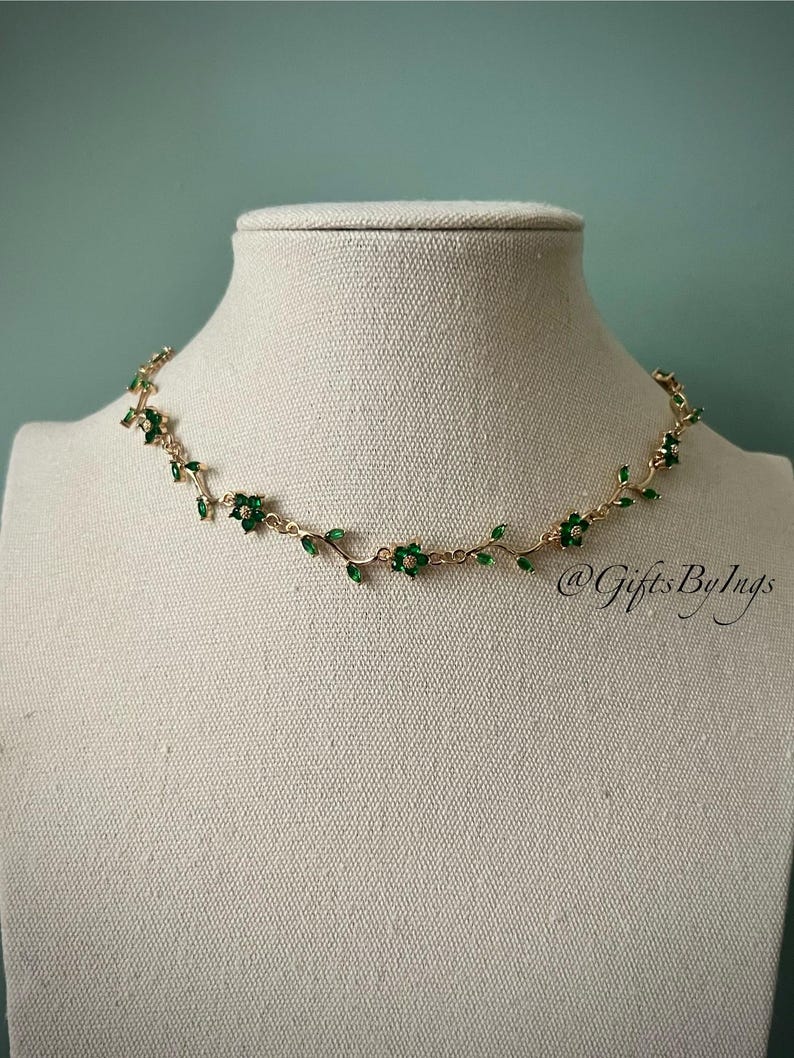 Delicate emerald green leafy vine floral choker necklace