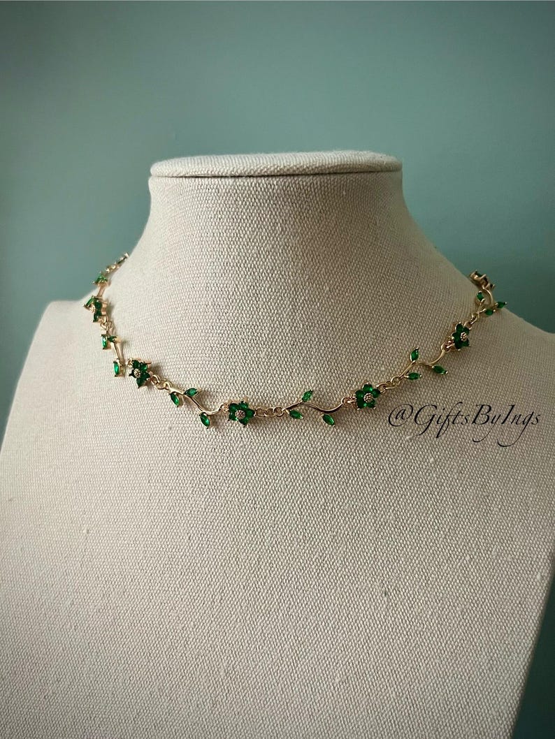 Delicate emerald green leafy vine floral choker necklace