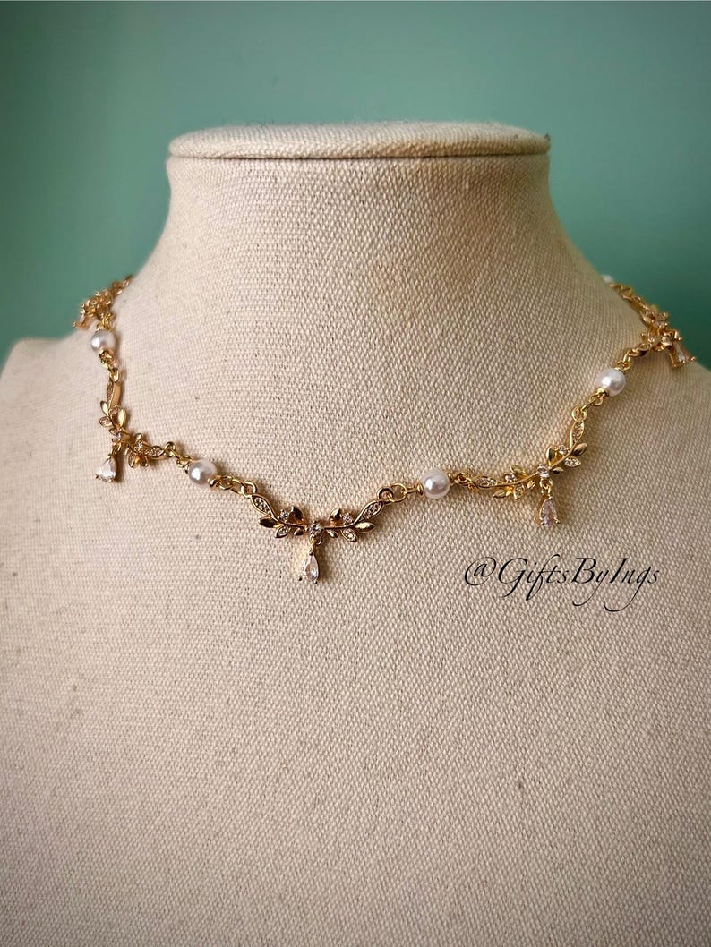 Gold teardrop elegant pearl choker necklace