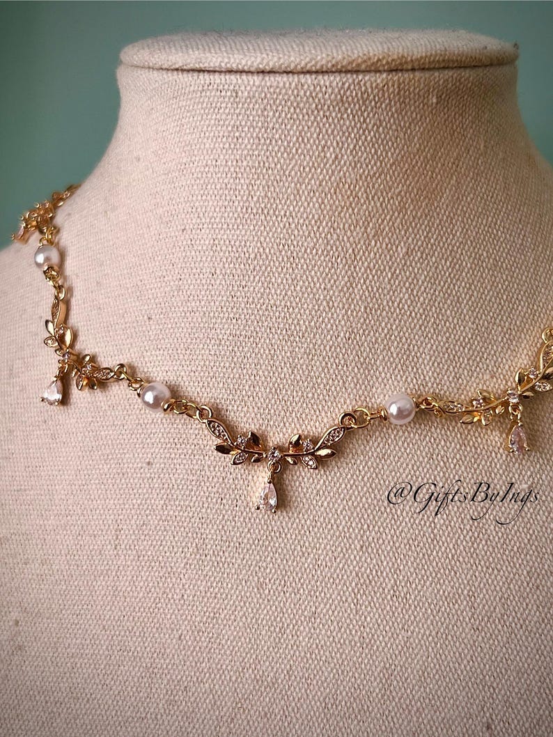 Gold teardrop elegant pearl choker necklace