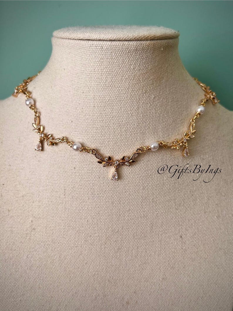 Gold teardrop elegant pearl choker necklace