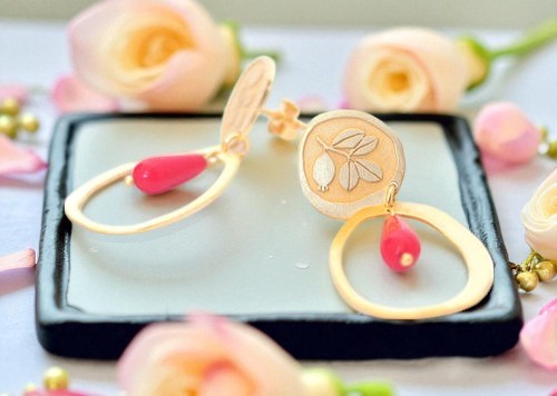 Coral And Gold Stud Earrings Arrayán