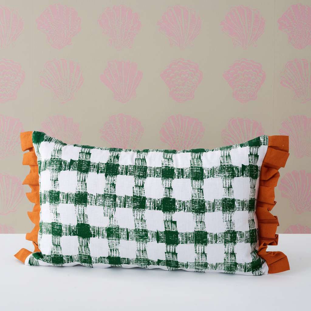 Picnic Cushion Grass – Pilgrim Marshmallow Wallpaper