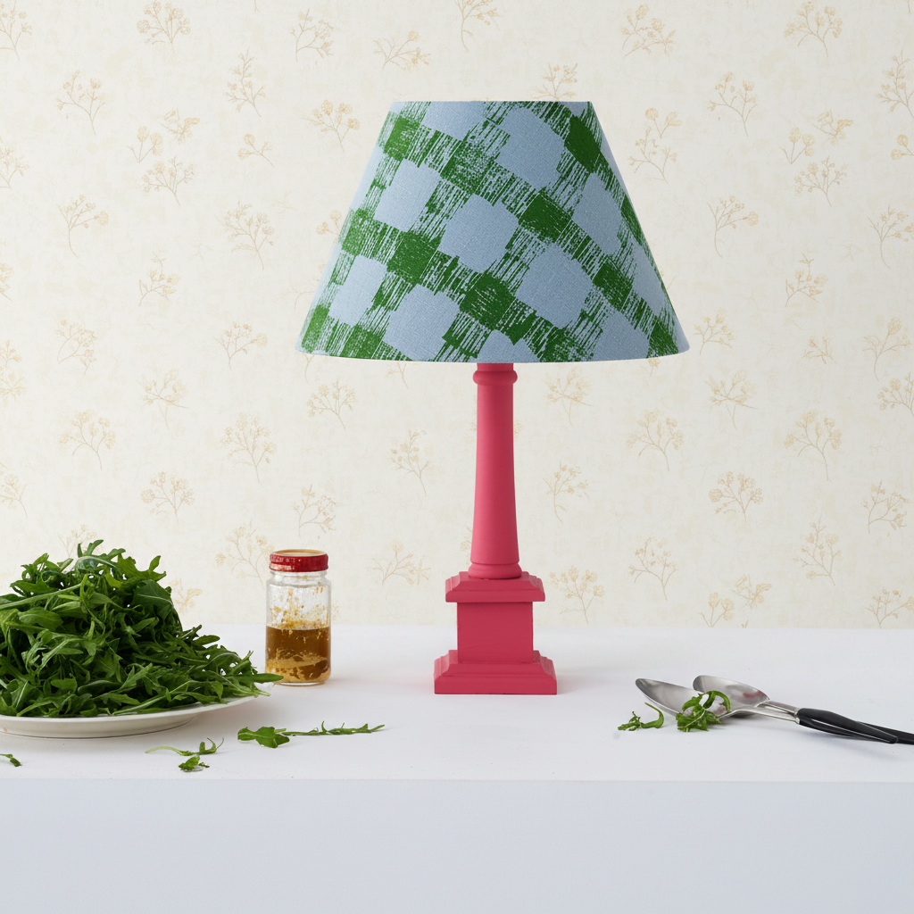 Picnic Lampshade Field – Minimal Wallpaper